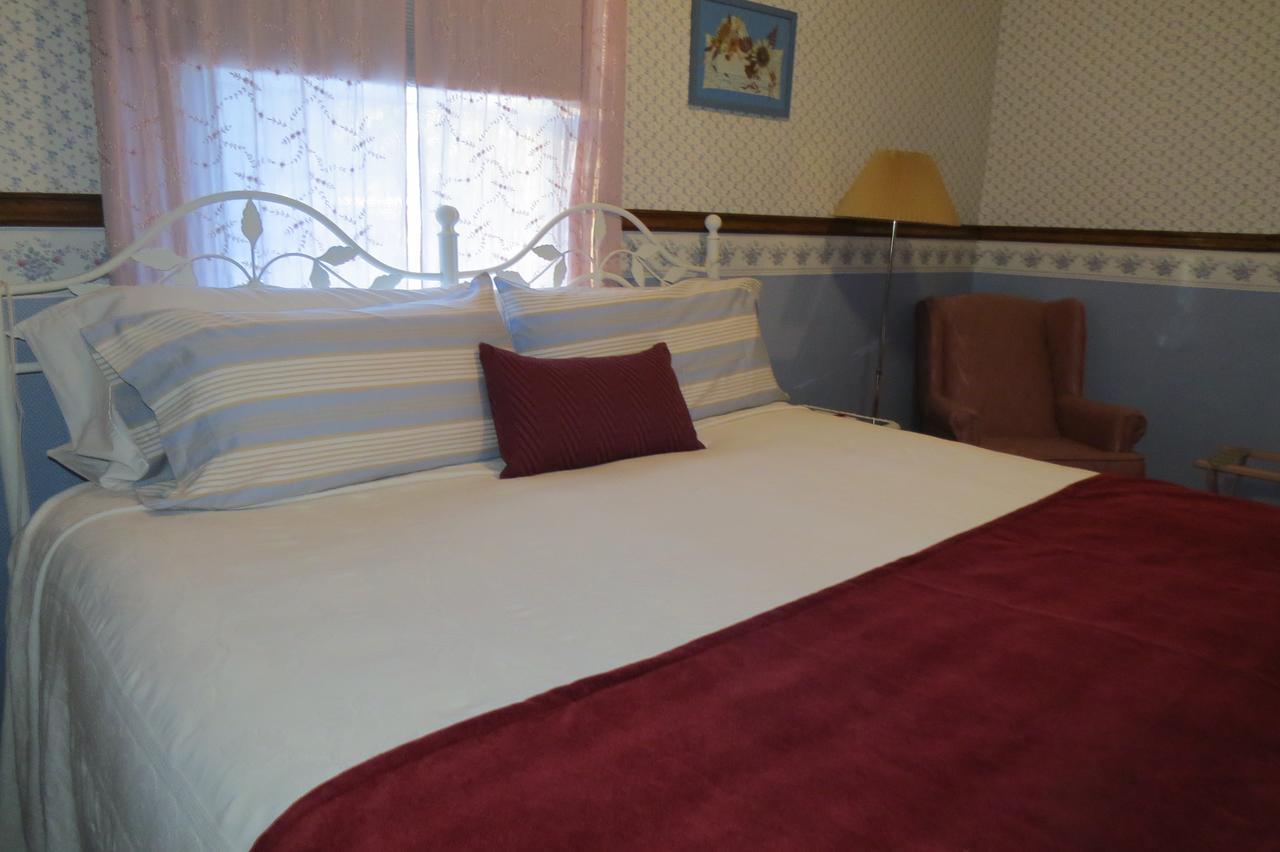Campbell House Bed and breakfast
