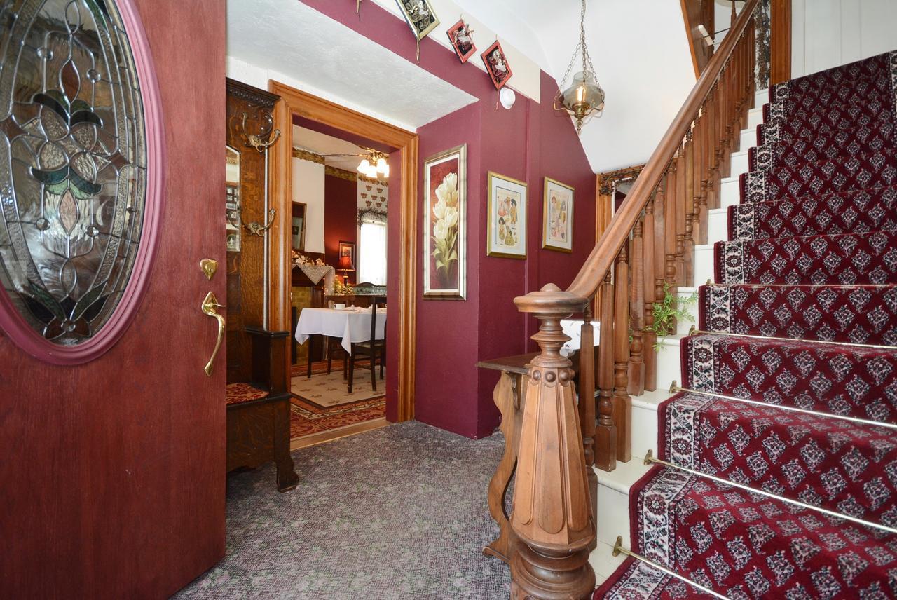 Campbell House Bed and breakfast 2*