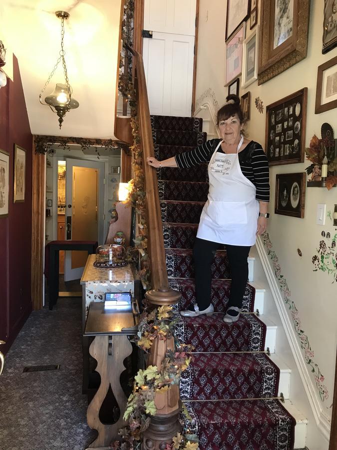 Campbell House Bed and breakfast