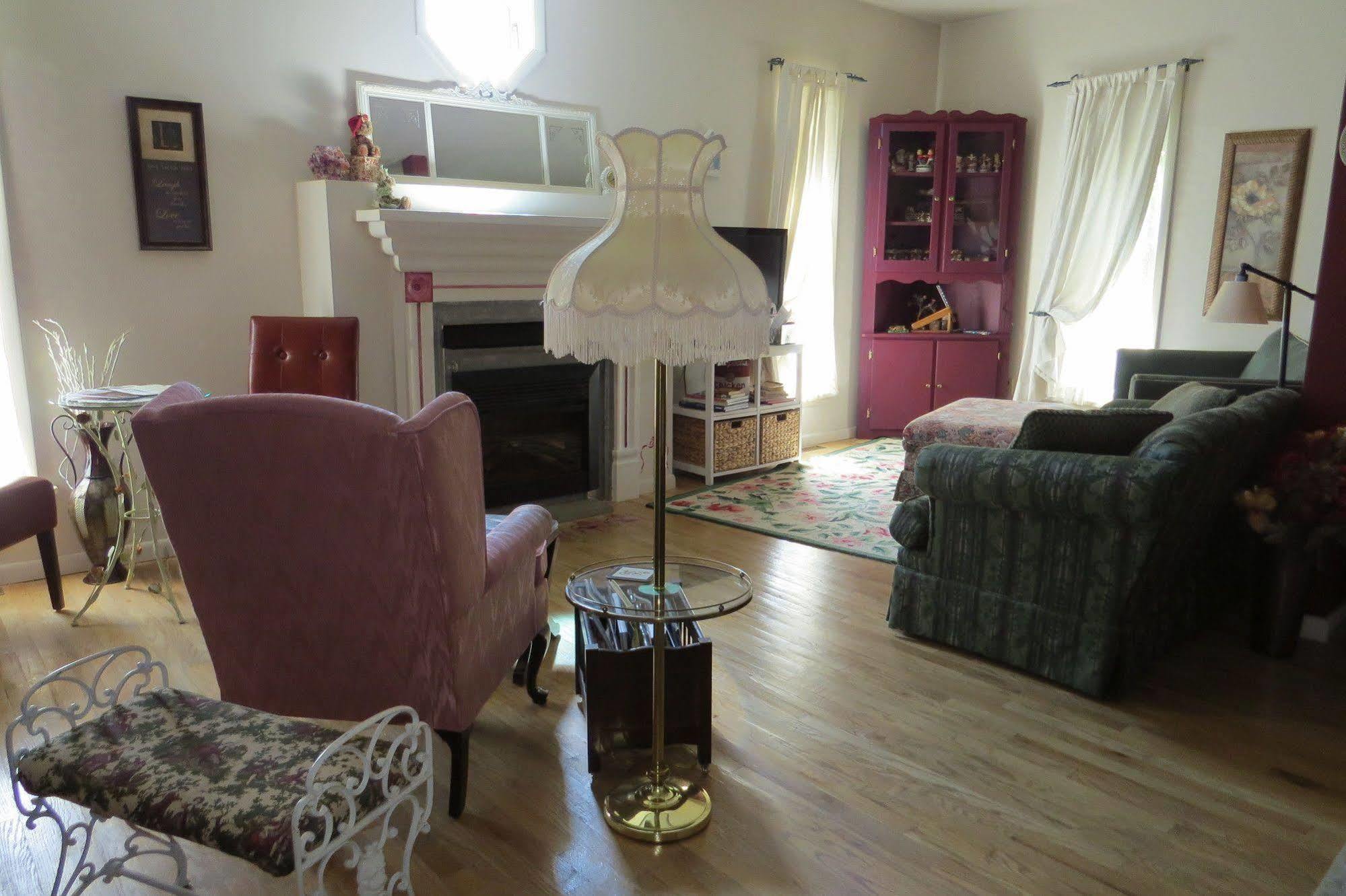 Campbell House Bed and breakfast