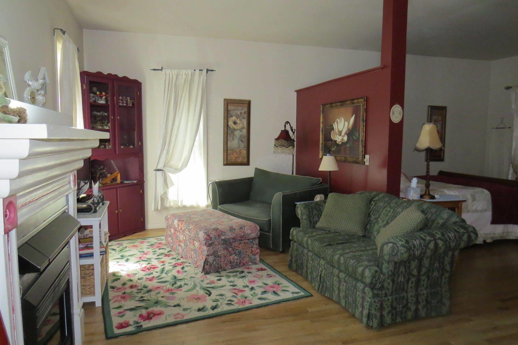 Campbell House Bed and breakfast