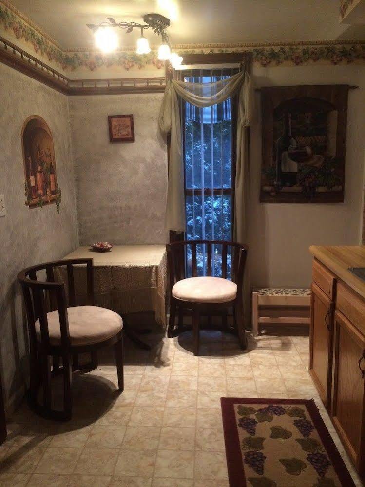 Campbell House 2*